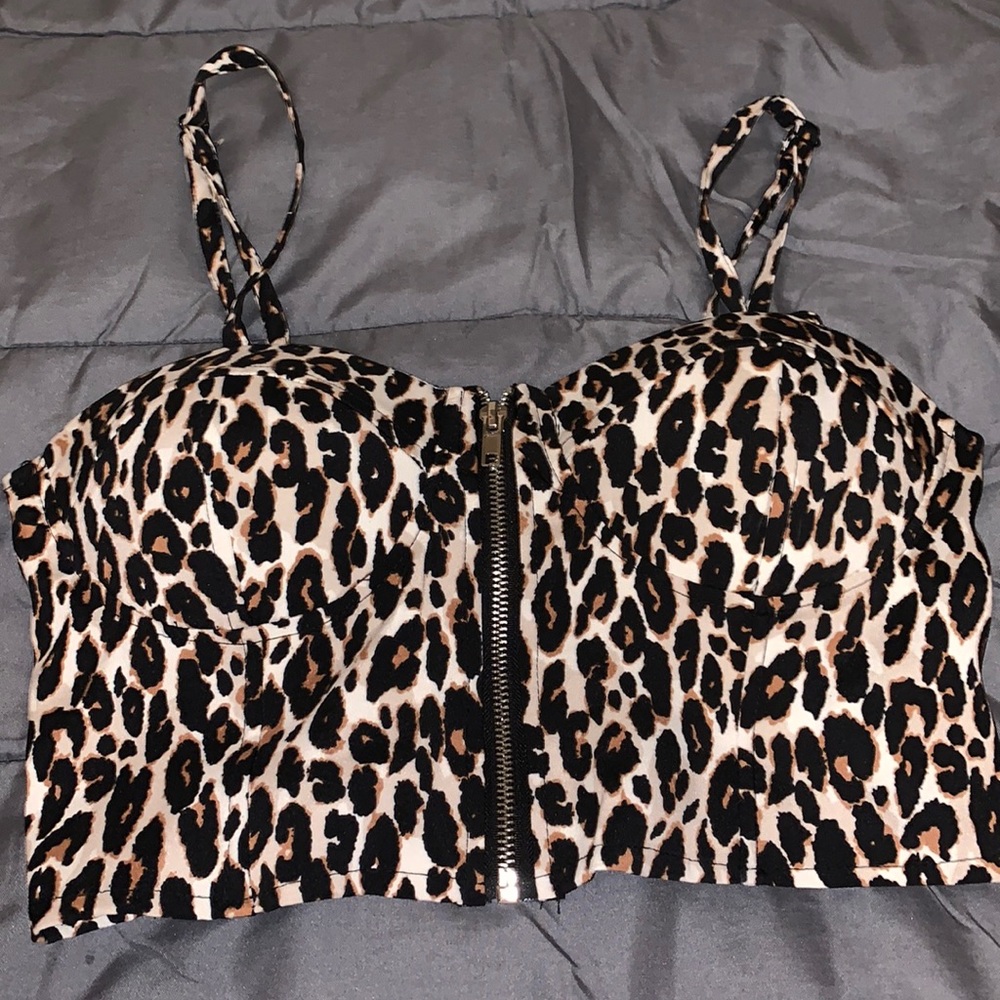 Medium cheetah print crop tank